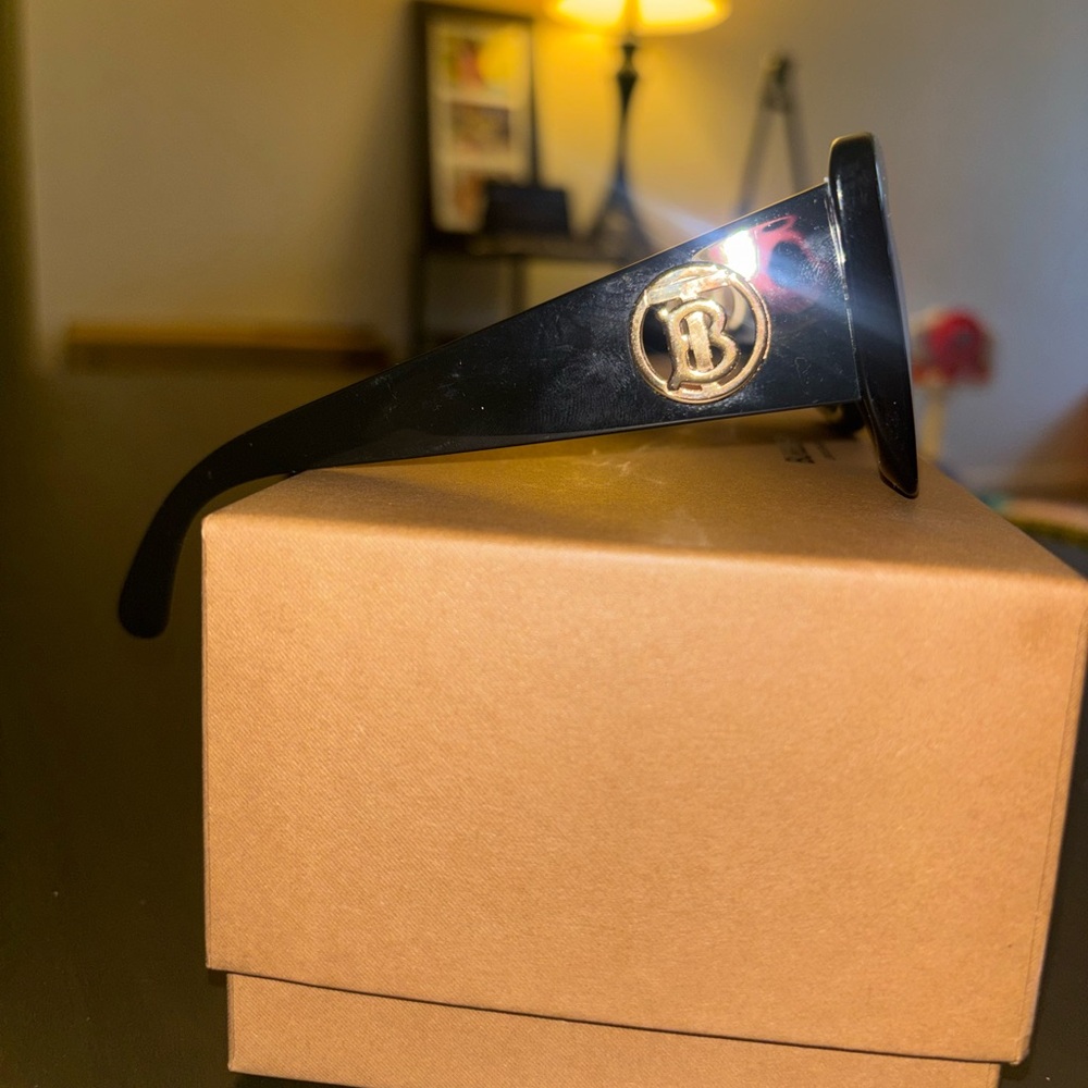 Burberry Black Oversized Square Sunglasses with Gold TB Emblem with case - Picture 5 of 7